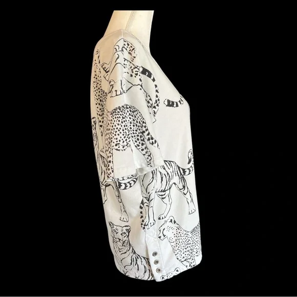 Jane+ Delancey- Unique White Top /Shirt /Featuring Tigers, and Leopards. - Picture 3 of 4